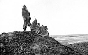 Chalshoat (standing) and Puppup (sitting) together with their wives and Chalshoat’s daughter
